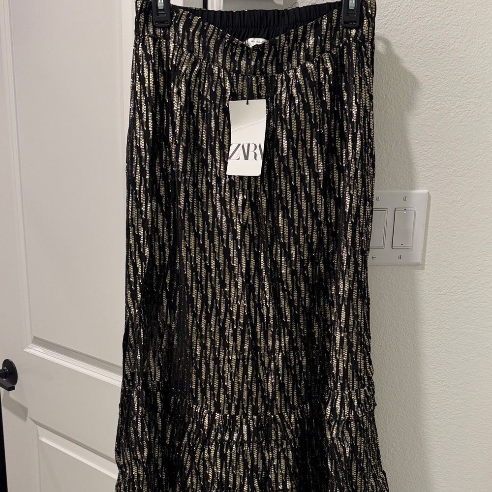 Black and gold midi skirt